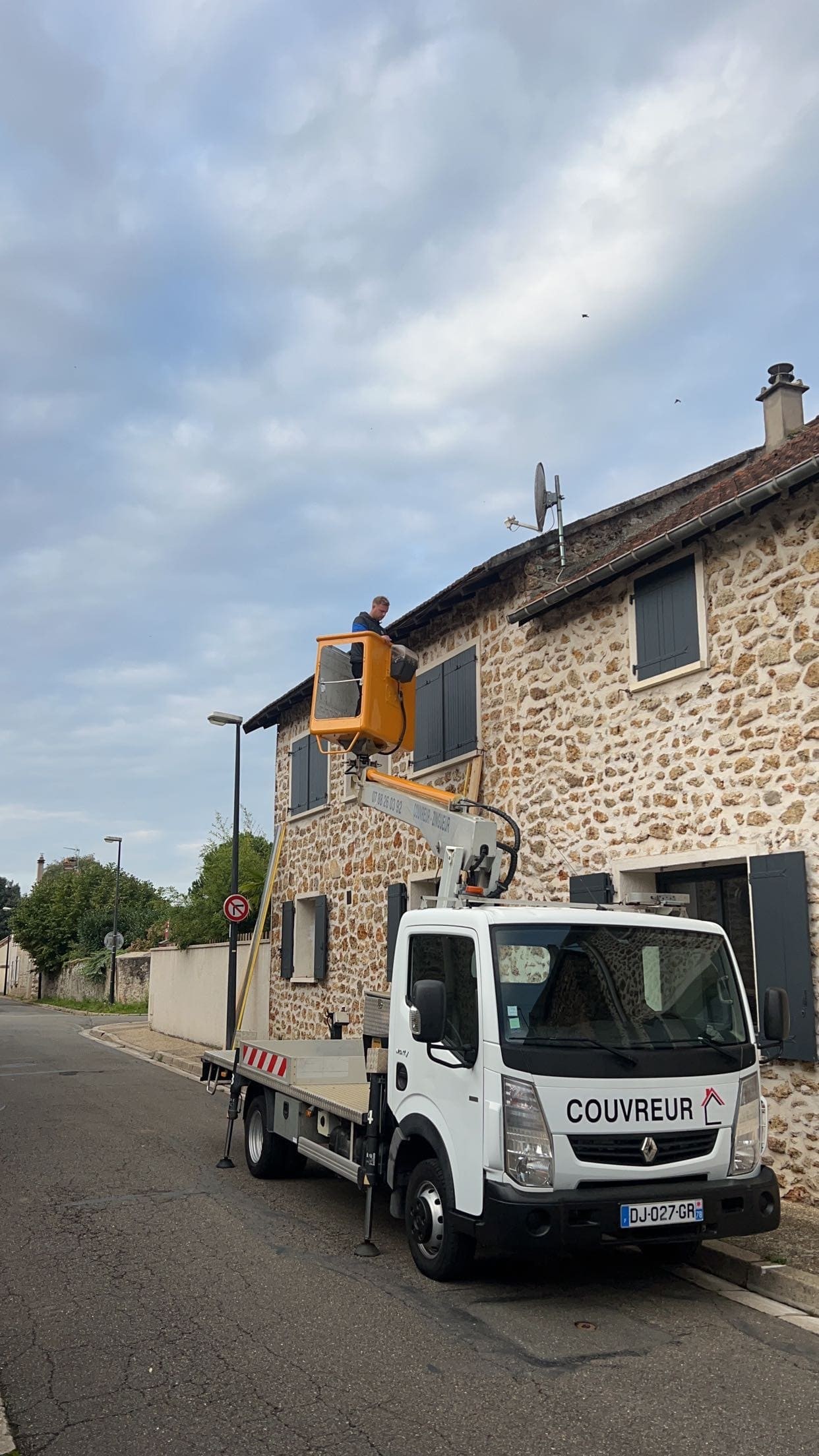 Couvreurs, charpentiers, zingueurs, peintres, façadiers et ramoneurs à Bois d'Arcy (78390) dans les Yvelines (78)
