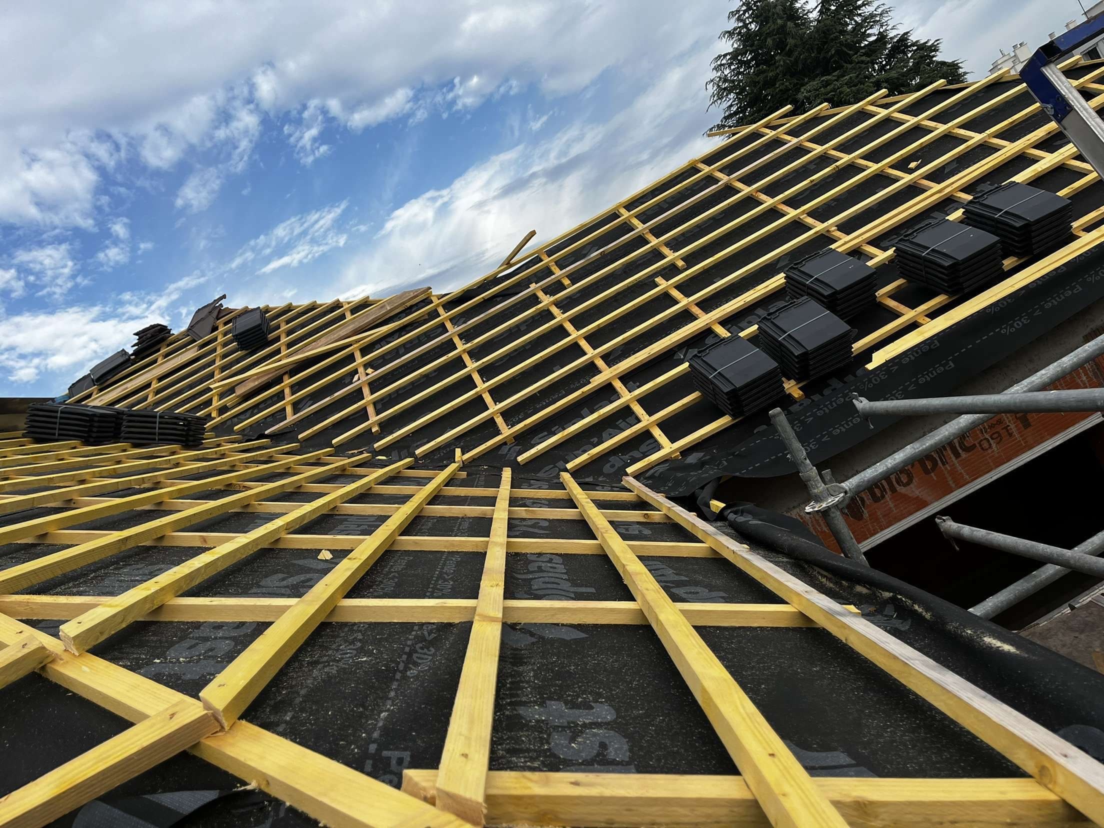 Couvreurs, charpentiers, zingueurs, peintres, façadiers et ramoneurs à Bois d'Arcy (78390) dans les Yvelines (78)