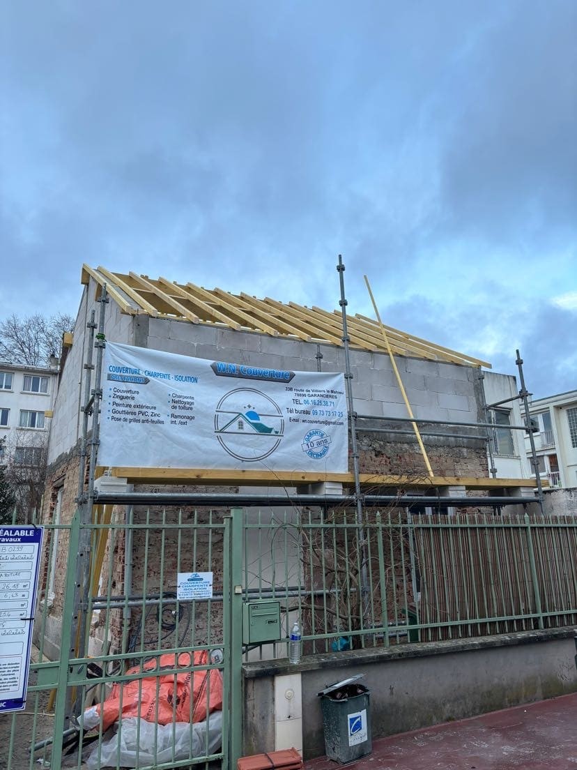 Couvreurs, charpentiers, zingueurs, peintres, façadiers et ramoneurs à Bois d'Arcy (78390) dans les Yvelines (78)