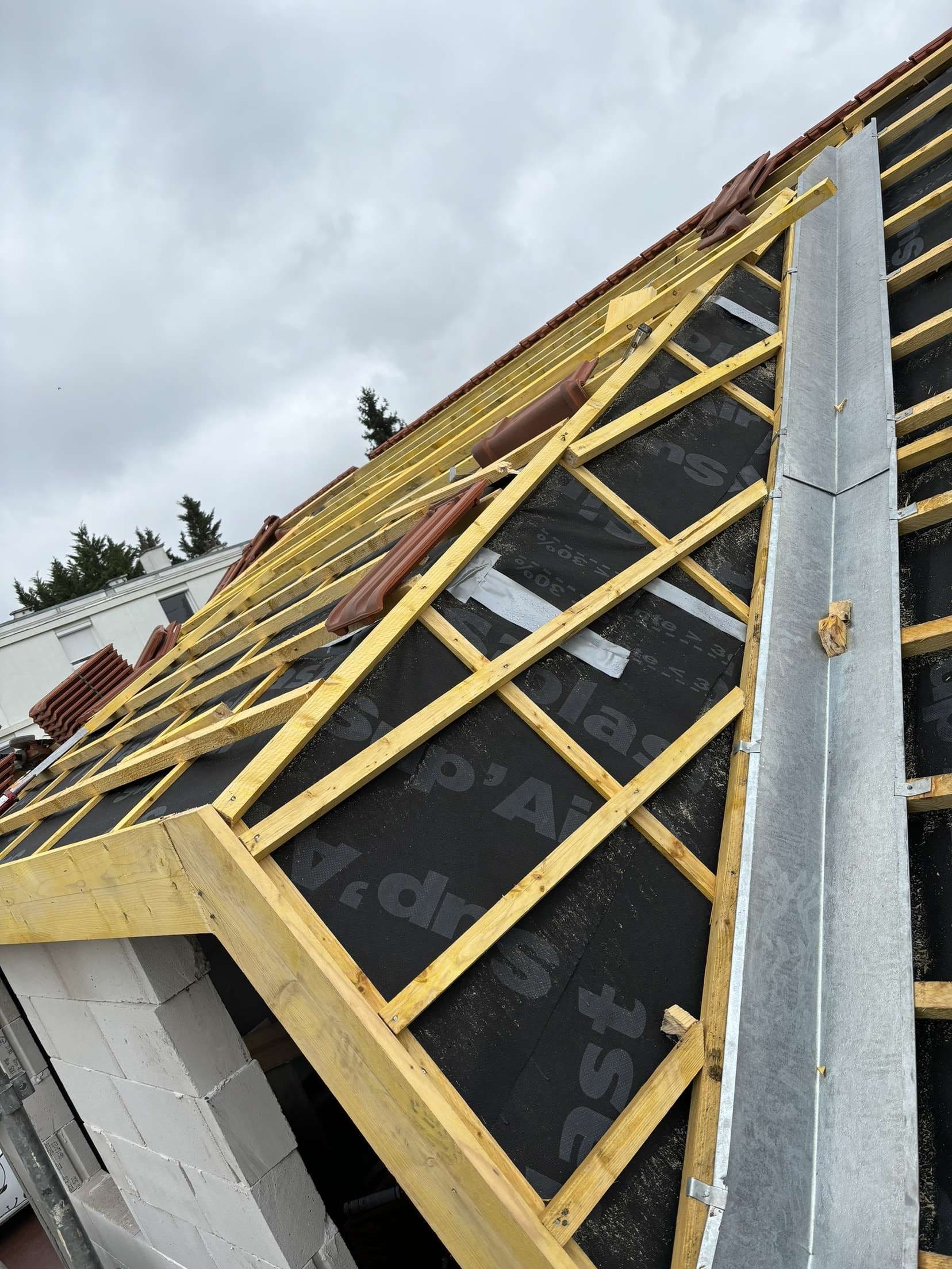 Couvreurs, charpentiers, zingueurs, peintres, façadiers et ramoneurs à Bois d'Arcy (78390) dans les Yvelines (78)