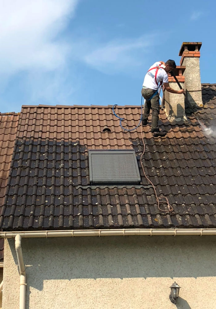 Demoussage de couverture à Bois d'Arcy (78390) dans les Yvelines (78)